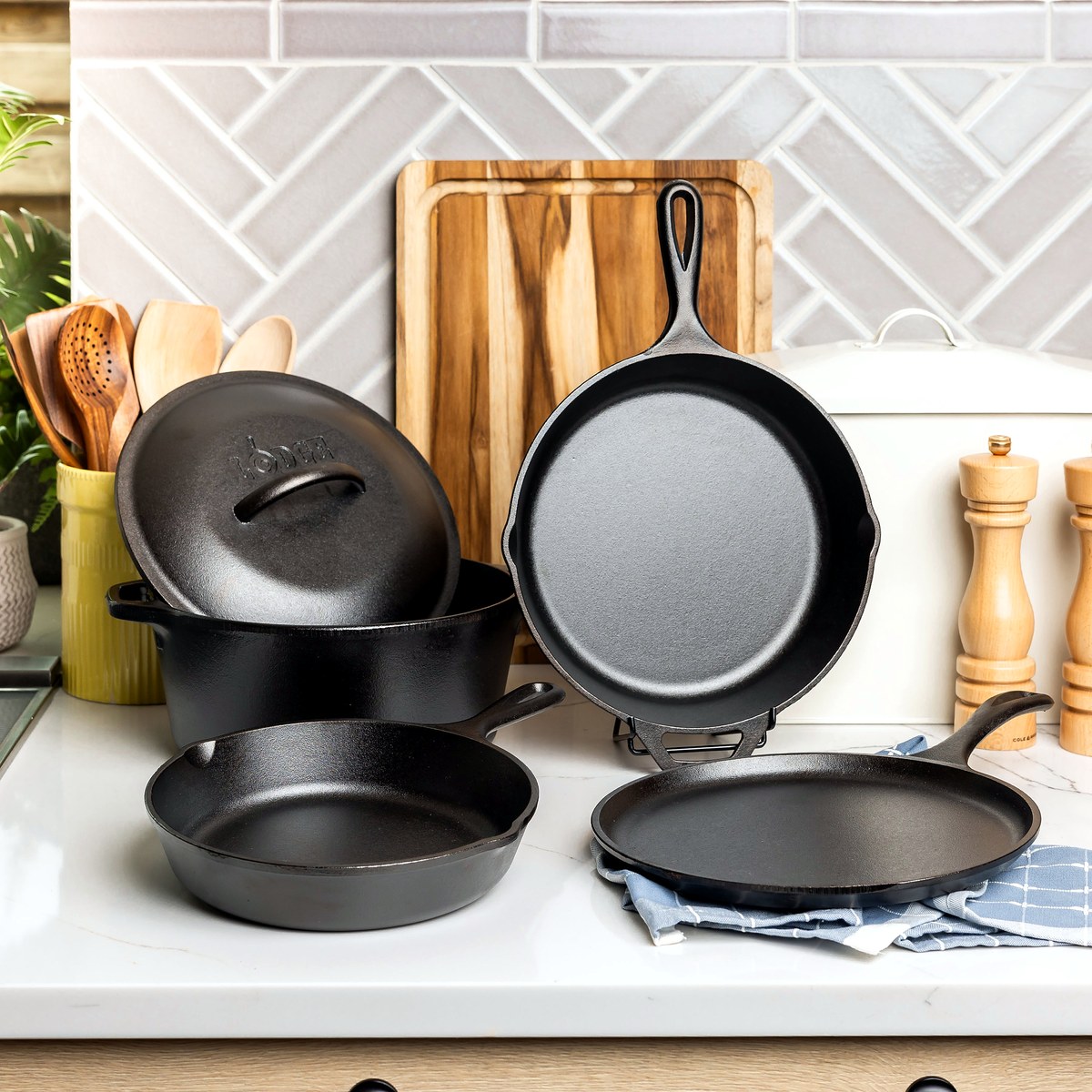 Lodge Seasoned Cast Iron 5-Piece Cookware Set
